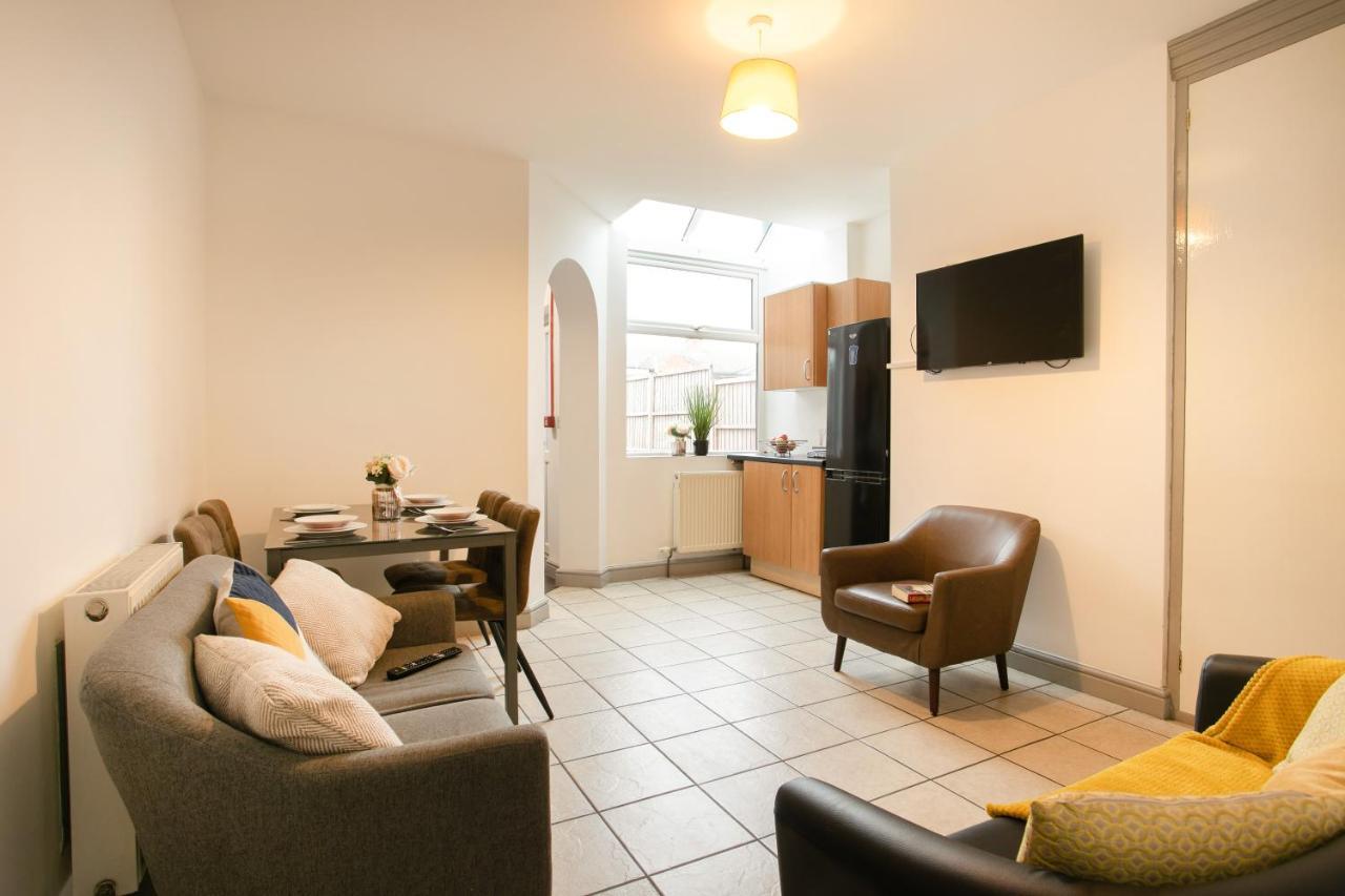8 Guests - 5 Bedroom - Free Wi-Fi - Kettering Dış mekan fotoğraf